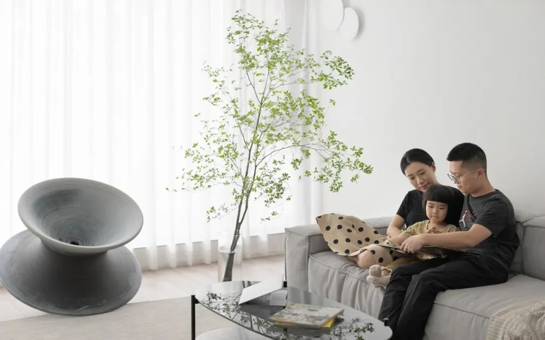 工作如此繁雜，居家何不簡單一些？三口之家的極簡美宅