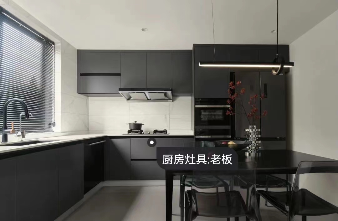 輕墨淡彩丨鏟屎官的前衛(wèi)自宅，黑白濾鏡下的獨居日常