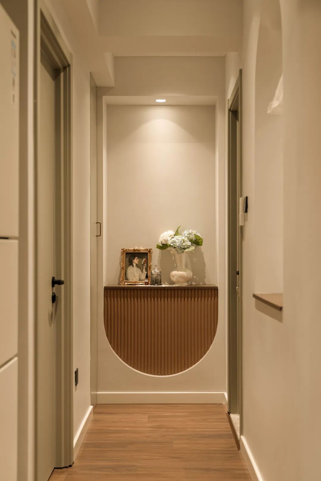 空間放大術(shù)丨兩倍客廳，三倍公區(qū)，只因她家破墻為“鏡”