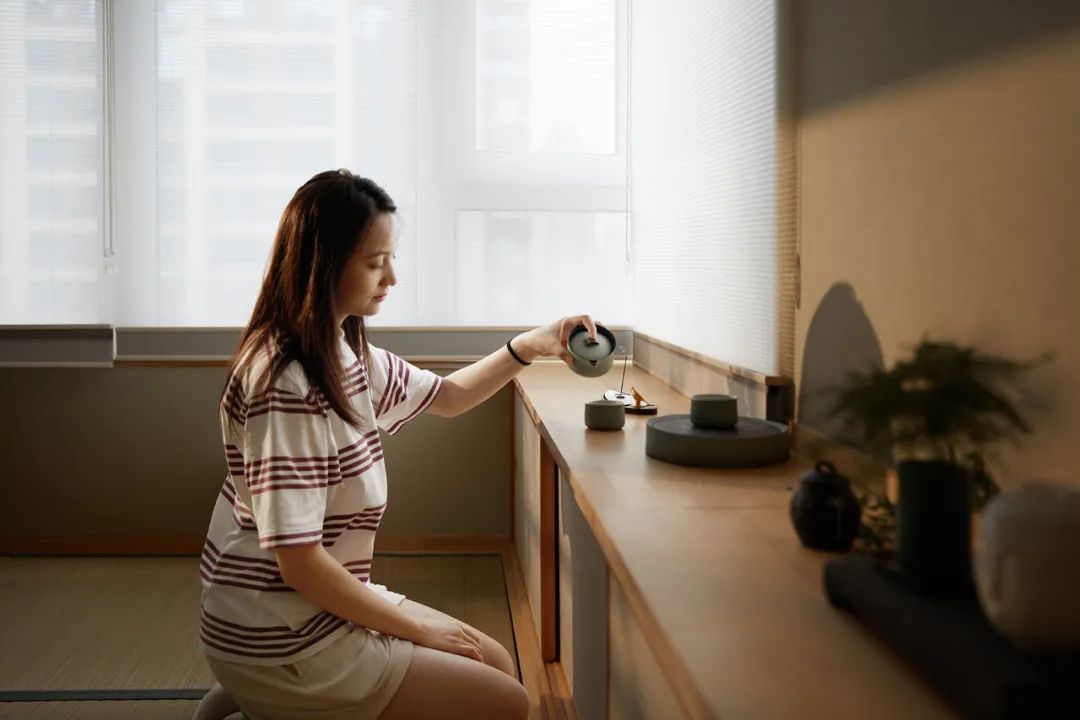 小兩口住躍層還能裝出溫度？細節(jié)精準把控詮釋大而不空