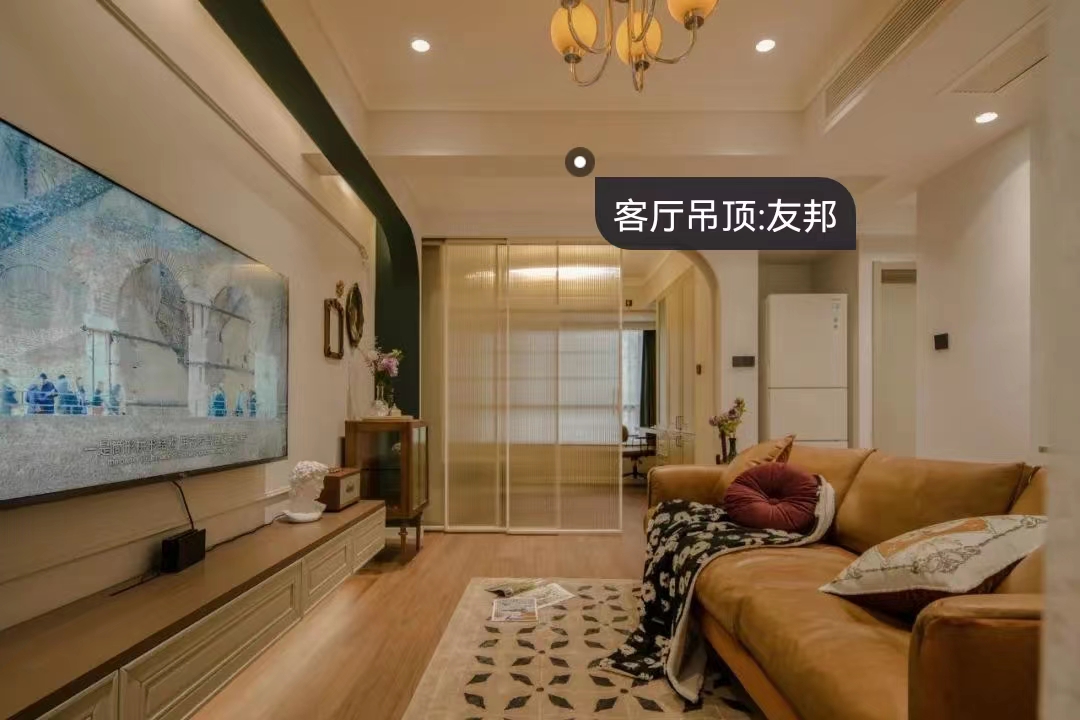 空間放大術(shù)丨兩倍客廳，三倍公區(qū)，只因她家破墻為“鏡”