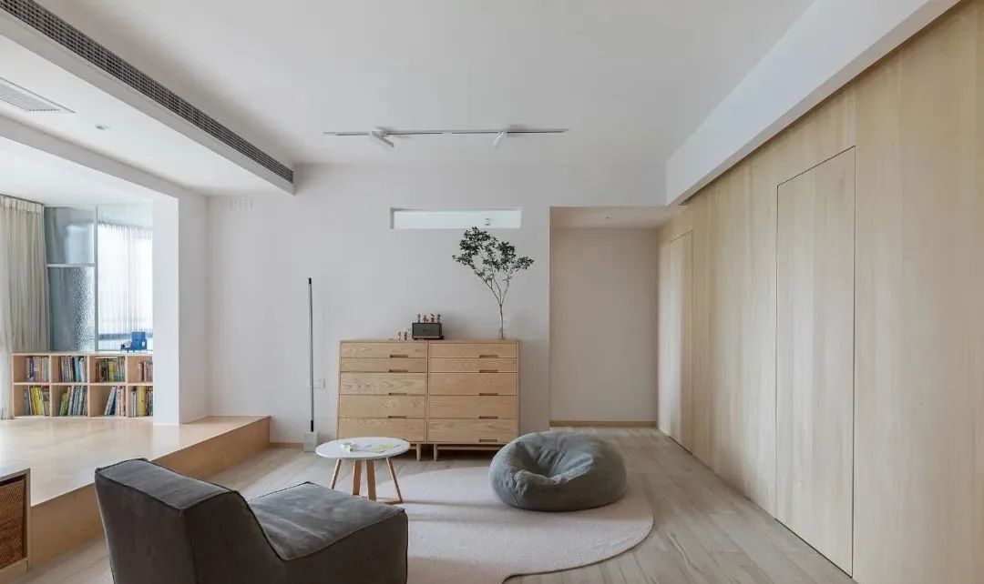 電影里走出のMUJI風自用宅，家庭閱讀區+強收納，快抄作業~