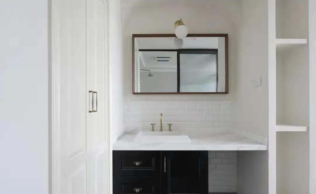 「訪」非傳統客廳＋多功能臥室，職住一體的復古烏托邦 