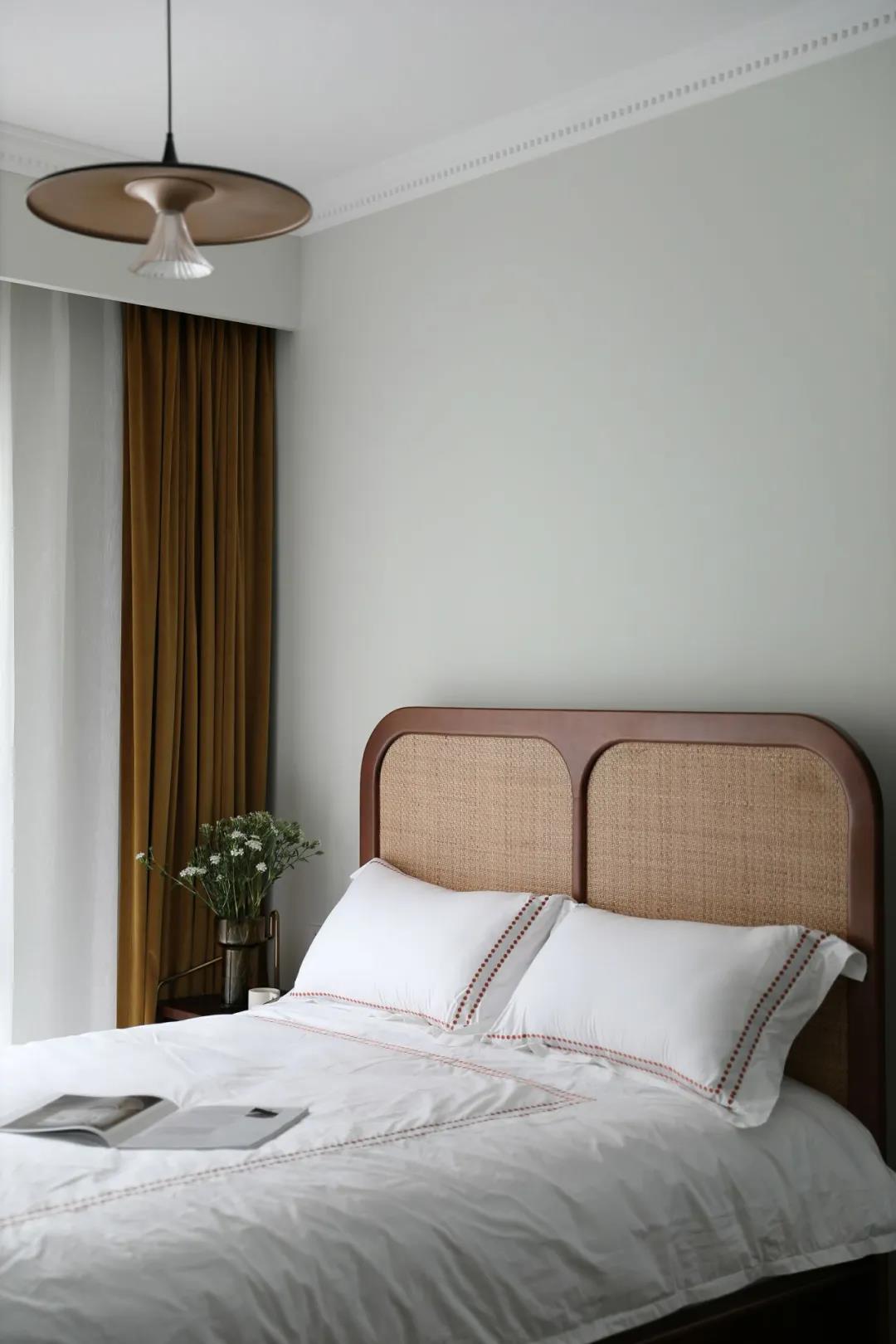 「訪」非傳統客廳＋多功能臥室，職住一體的復古烏托邦 