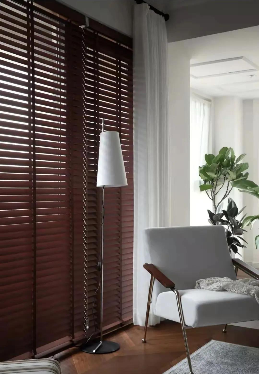 「訪」非傳統客廳＋多功能臥室，職住一體的復古烏托邦 