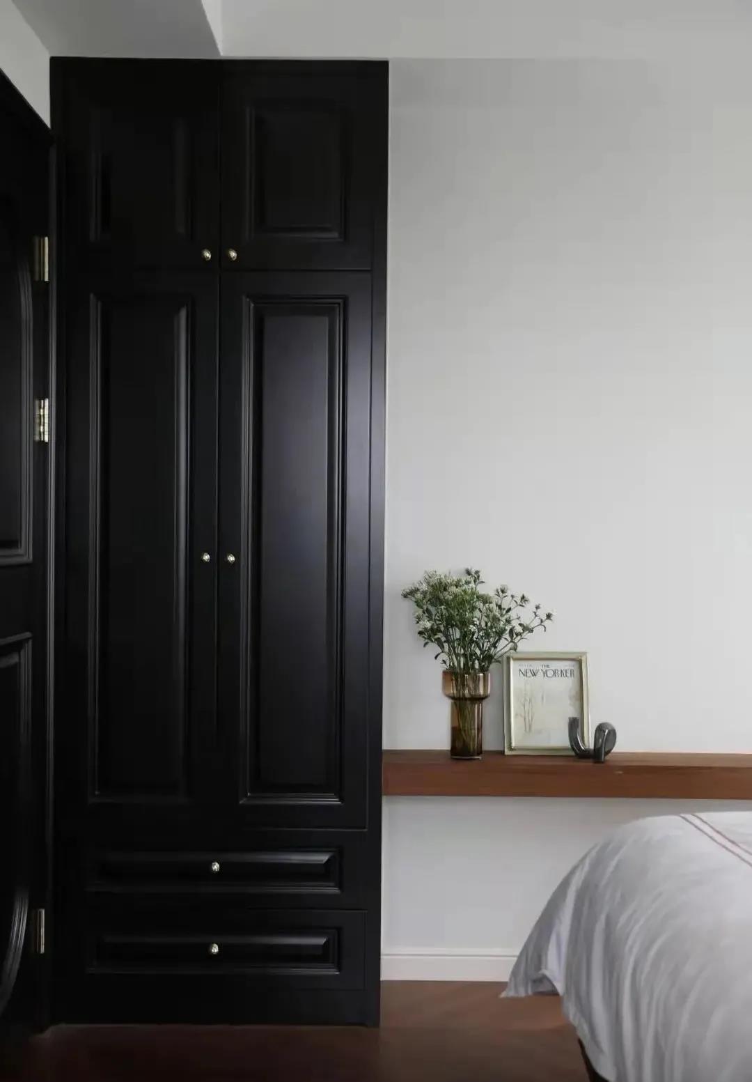 「訪」非傳統客廳＋多功能臥室，職住一體的復古烏托邦 