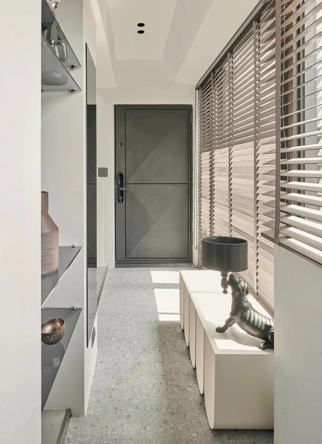 西安獨居設計師的109㎡復式，極致演繹黑白高級感