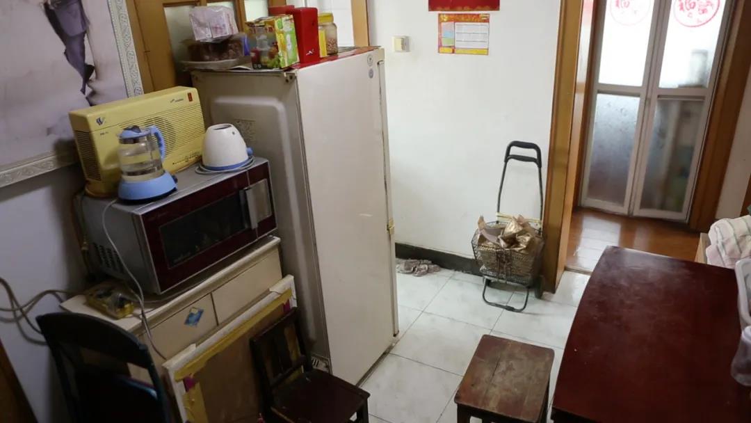 老房沒廳？80㎡三居變兩居，生活、會客、休閑面面俱到！
