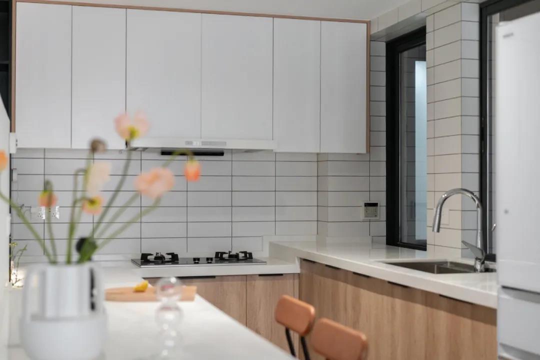 深圳125㎡，榻榻米地臺搭建「客廳沙發區」，實用度max!
