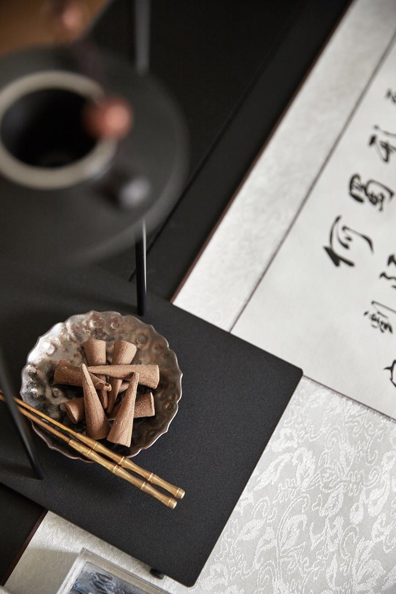 140㎡高級灰遇上新中式，帶你領(lǐng)略心中的寧靜致遠(yuǎn)